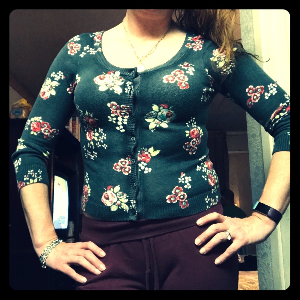 Beautiful short sleeve cardigan/sweater